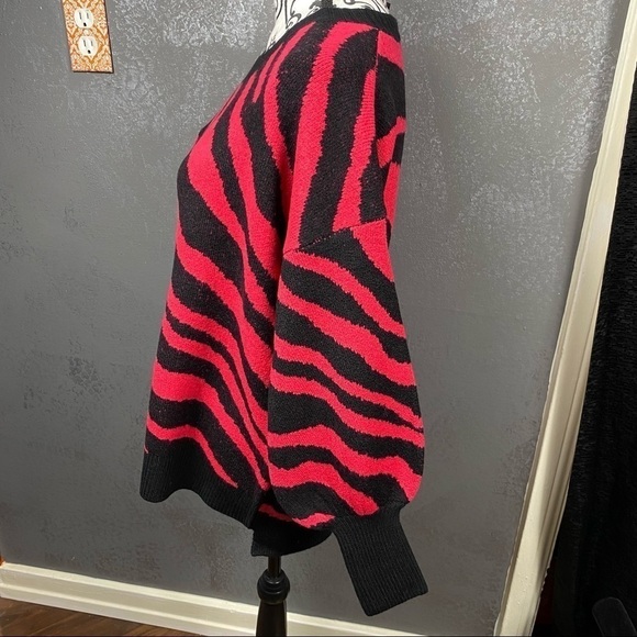 French Connection TIGER JACQUARD CREW NECK SWEATER. Pink and black. Winter warm - Picture 8 of 13